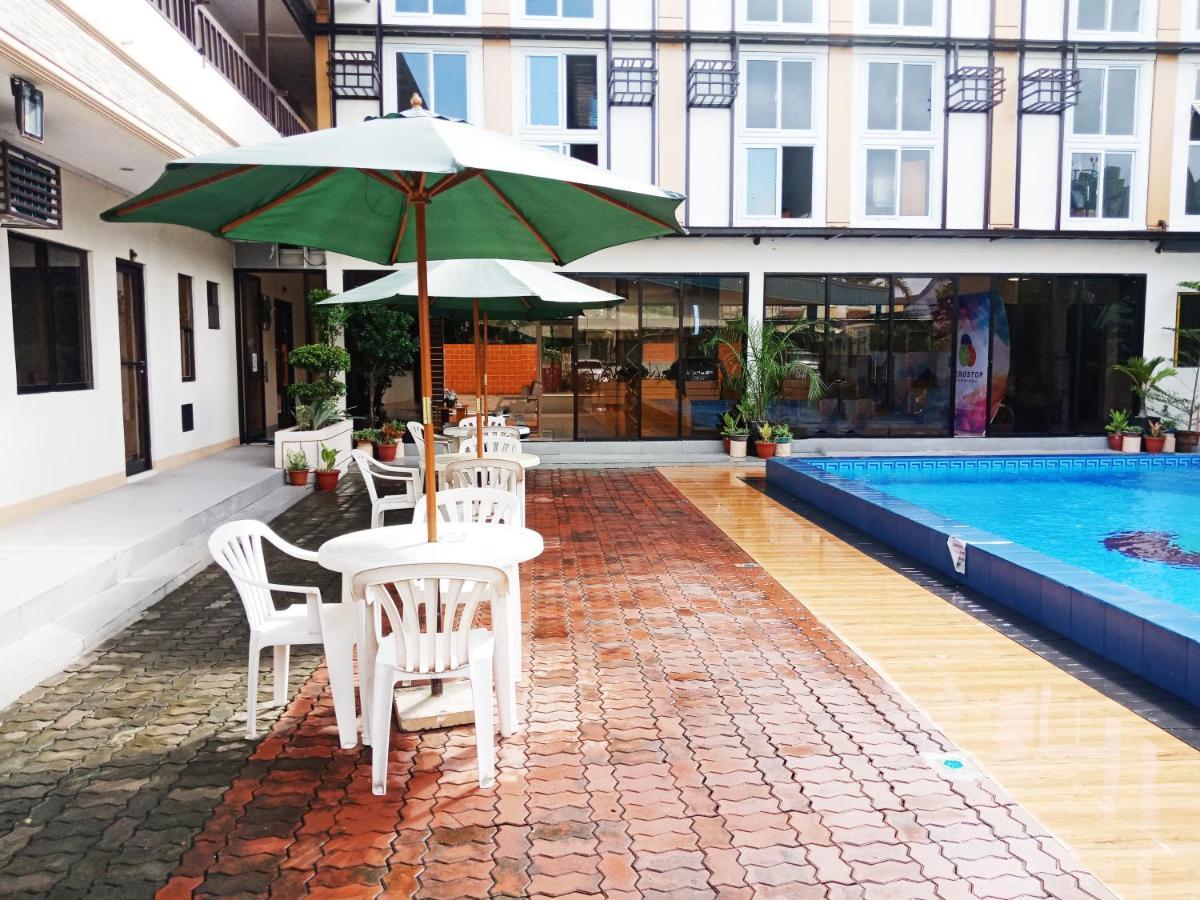 Aerostop Hotel & Restaurant Plaridel  Екстериор снимка