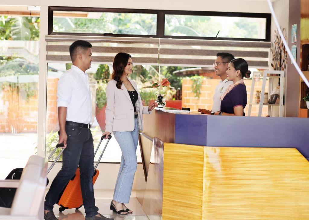 Aerostop Hotel & Restaurant Plaridel  Екстериор снимка