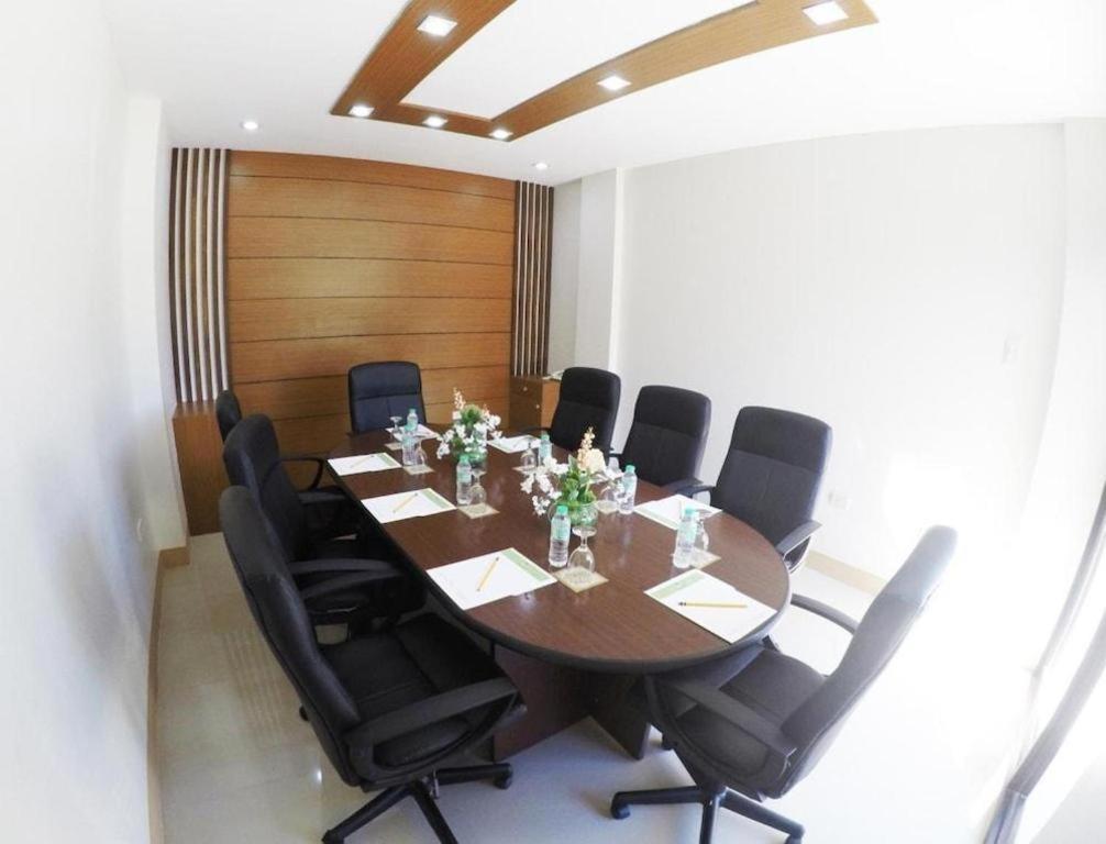 Aerostop Hotel & Restaurant Plaridel  Екстериор снимка