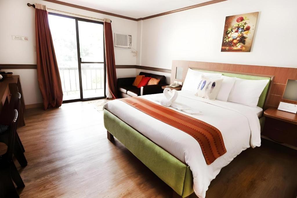Aerostop Hotel & Restaurant Plaridel  Екстериор снимка