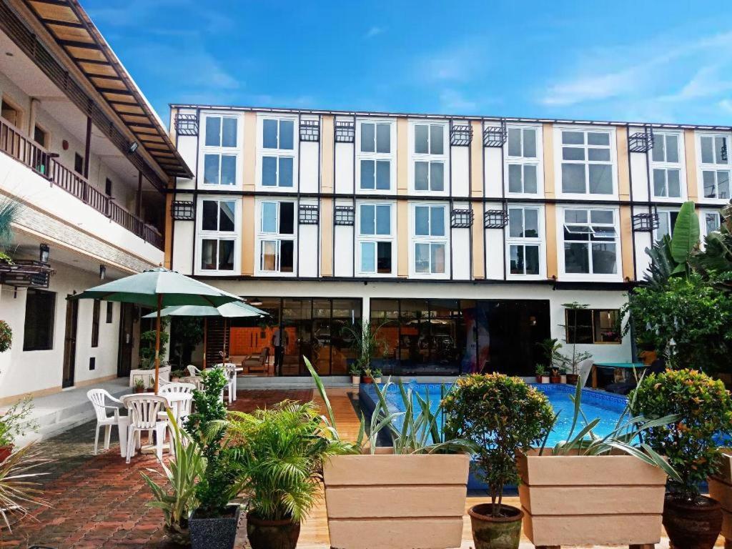 Aerostop Hotel & Restaurant Plaridel  Екстериор снимка